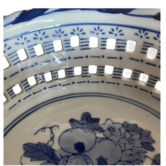 Vtg Blue White Harvest Basket Fruit Pattern Reticulated Bowl Twisted Handles 8" - Picture 3 of 9